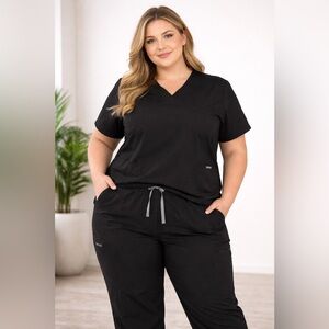 FIGS Technical Collection Zamora Black scrub set in size Women’s 2XL.